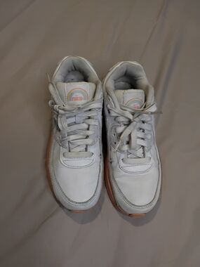 Nike Air Max 90 LTR Youth Sz 4.5 W-6.0 White Sneakers with Pink Accents